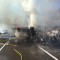 Bomberos del consorcio sofocan las llamas de un camión accidentado en la N-420