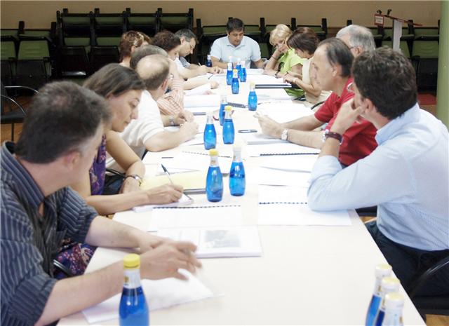 Está presidido por el concejal de Hacienda, Javier Ruiz, e integrado por miembros del Consejo Social Está presidido por el concejal de Hacienda, Javier Ruiz, e integrado por miembros del Consejo Social