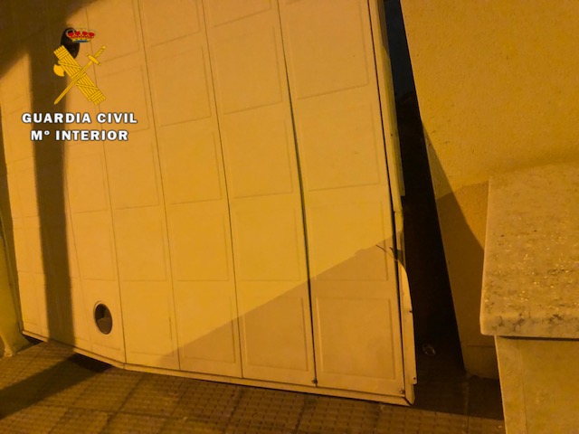 La Guardia Civil sorprende a dos delincuentes en el interior de la vivienda donde estaban robando
