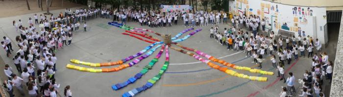 El colegio de Santa Ana por un mundo en paz lleno de colores