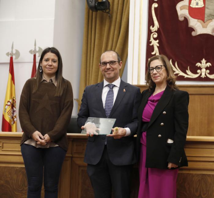 Las Cortes de Castilla-La Mancha reciben el Premio nacional de CERMI sobre Accesibilidad Universal por ser “un referente para el resto de parlamentos”