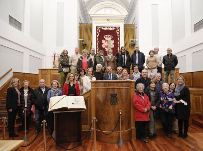 El Convento de San Gil recibe 60 visitantes en el estreno de las ‘puertas abiertas’ en las Cortes de Castilla-La Mancha