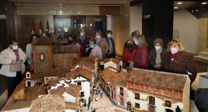 Ya puede verse en el edificio de Grupos un belén con una recreación histórica del barrio toledano de San Cipriano y el antiguo Convento de San Gil