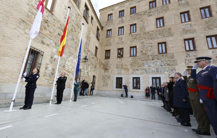 El presidente de las Cortes regionales reclama un “uso de la Constitución, la bandera y los símbolos del Estado para unir y no para golpear al adversario”