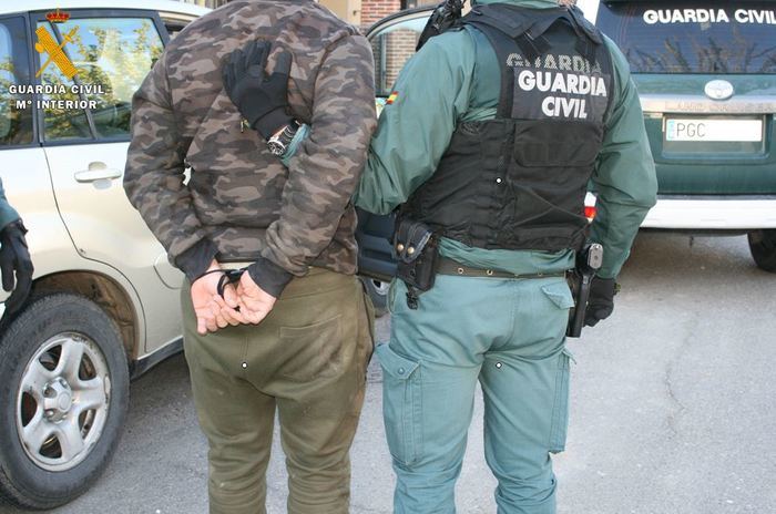 La Guardia Civil ha detenido a dos personas por un delito de robo con violencia cometido en Cebolla