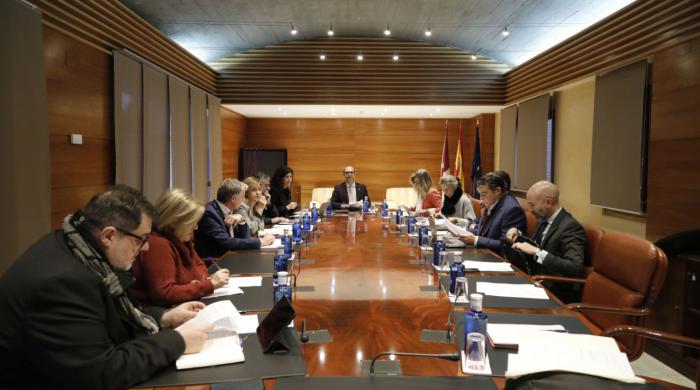 La Presidencia de las Cortes propone a los grupos iniciar el próximo Pleno con dos declaraciones sobre los días de la Infancia y contra la violencia machista