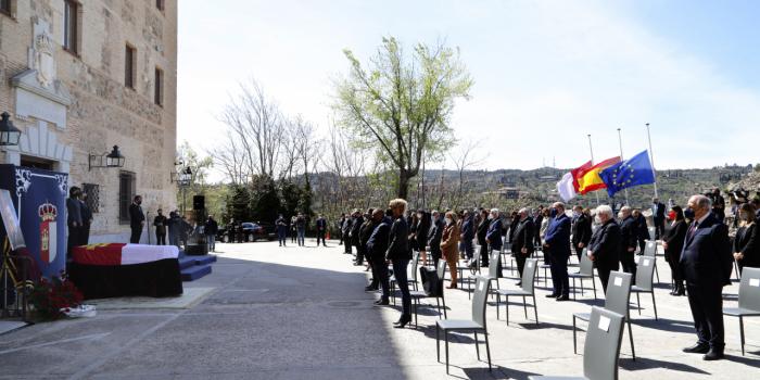 Las Cortes homenajean a su expresidente Vaquero, “un hombre generoso, sabio y profundamente bueno”