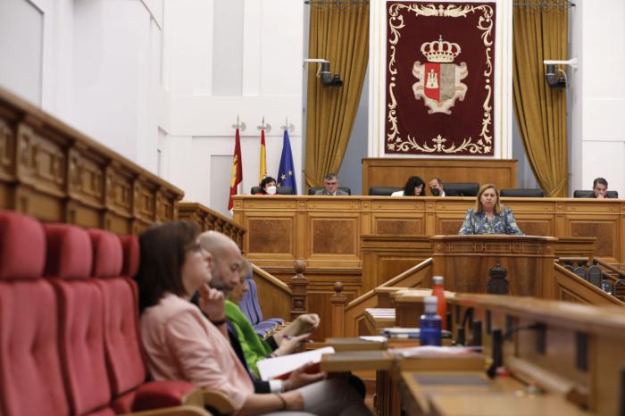 Las Cortes regionales aprueban dos resoluciones socialistas en defensa de la estabilización de plantillas sanitarias y de la actual Ley de Educación