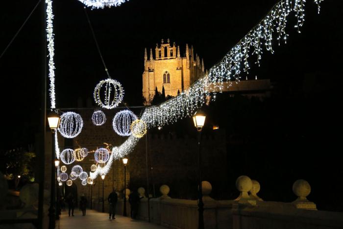 El encendido del alumbrado, con más de 700.000 puntos de luz, abre el programa de actividades de las Fiestas de Navidad en Toledo