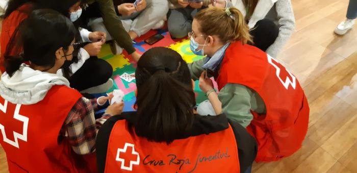 Catorce personas de Cruz Roja atienden la llegada de cuarenta personas ucranianas a la ciudad de Cuenca