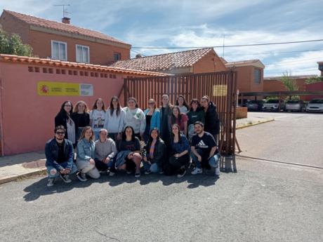 Estudiantes de Educación Social y de Trabajo Social conocen cómo es su profesión en un centro penitenciario