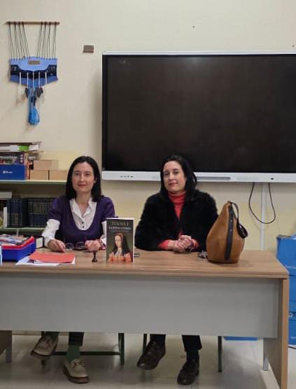 Las Hermanas Lara en el Instituto Arcipreste de Hita con Juana I, la reina cuerda.