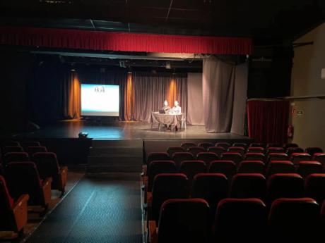 Laura y María Lara visitan el Instituto Arcipreste de Hita para compartir historia y literatura con el alumnado