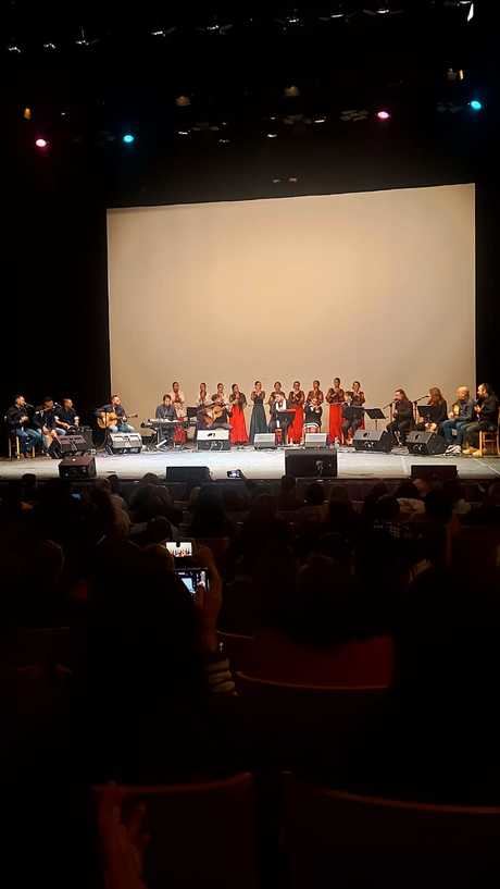 Manuel Bustamante entrega reconocimiento a María Ángeles Martínez por su apoyo al flamenco en Cuenca