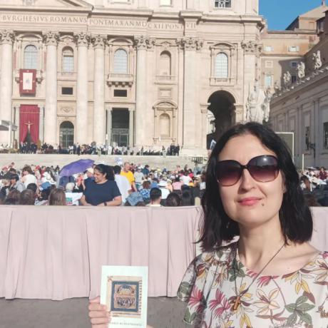 Laura Lara Martínez en el Jubileo de Pentecostés con el Papa León XIV en El Vaticano