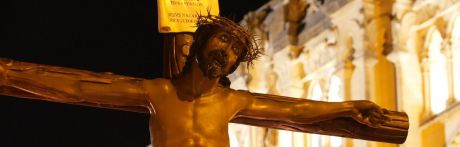 Silencio, fe y lluvia: el Lunes Santo conquense se desvanece entre las palabras de Cristo y el llanto del cielo