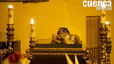 Cuando calla la ciudad, habla la Cruz: el Santo Entierro recorrerá Cuenca esta noche