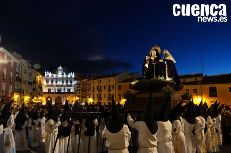 Emoción y recogimiento en el camino de la Madre hacia la Resurrección