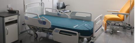 El nuevo Hospital Universitario de Cuenca recibe 413 camas eléctricas y mobiliario clínico con una inversión de 2,2 millones de euros