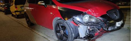 Dos conductores se dan a la fuga tras un accidente en la calle Río Turia, en el barrio de Villa Román