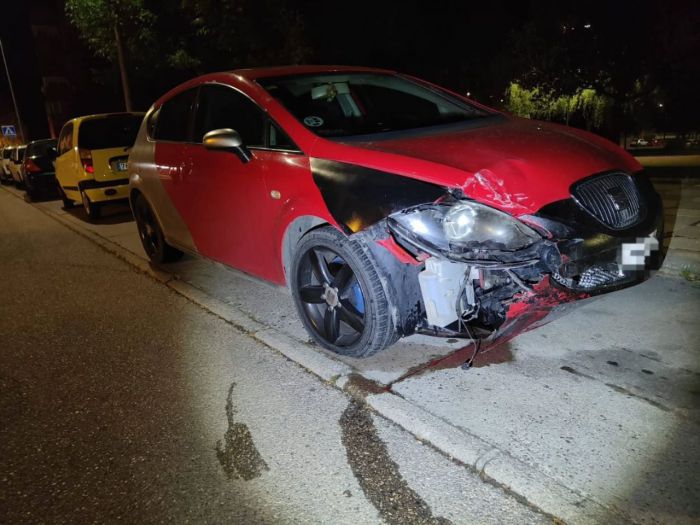Dos conductores se dan a la fuga tras un accidente en la calle Río Turia, en el barrio de Villa Román
