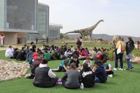 Las auxiliares del Museo de Paleontología dejan de hacer talleres y visitas guiadas en protesta por su situación laboral