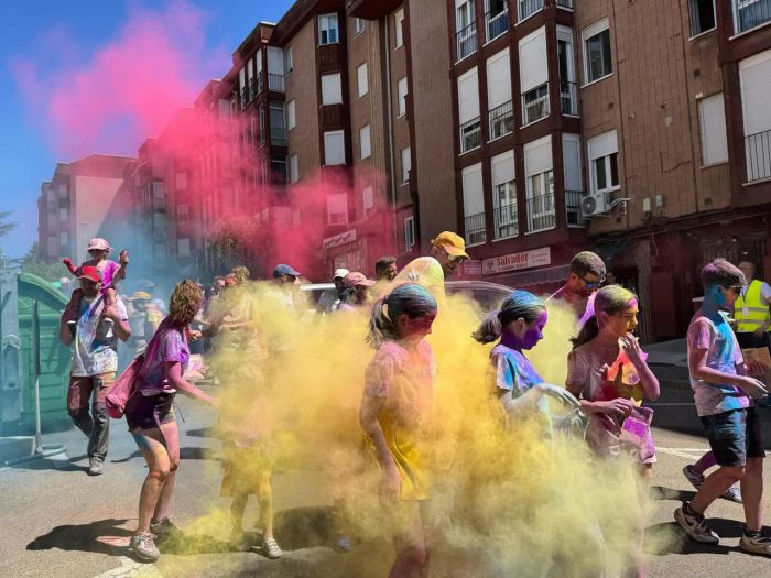 La Fuente del Oro se tiñe de inclusión y alegría con el Fest Holi Down