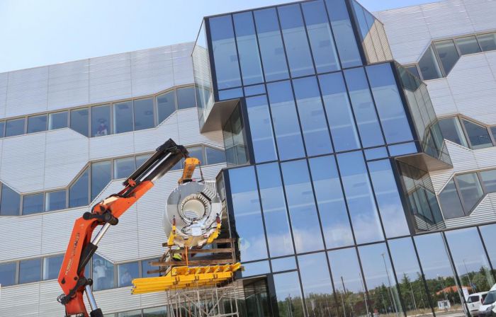 El Hospital Universitario de Cuenca culmina su dotación tecnológica con una resonancia magnética de última generación con inteligencia artificial