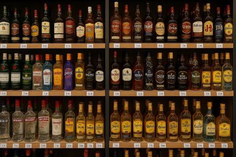 Dos establecimientos sancionados en Cuenca por vender alcohol fuera del horario permitido