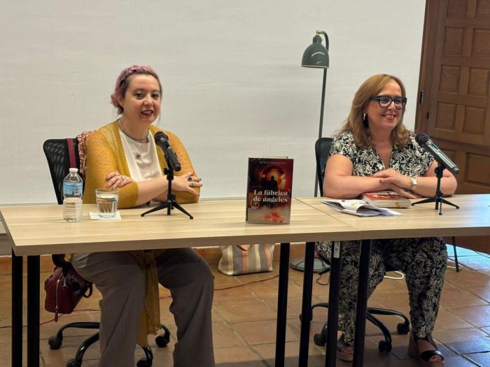 María Zaragoza presenta en Cuenca su nueva novela La fábrica de ángeles