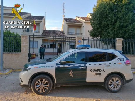 La Guardia Civil investiga en Cuenca a una persona por maltrato animal e intrusismo profesional tras vender cachorros con amputación ilegal del rabo