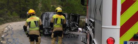Cuatro heridos, uno grave, tras la salida de vía de un turismo en Gabaldón