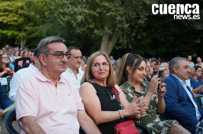 El Ayuntamiento homenajea a José María de la Cruz, Chema, en el inicio del pregón de San Julián 2025