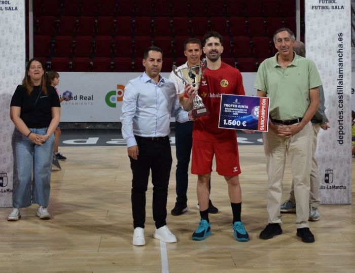 El BM Cuenca brilla en Ciudad Real pero cede el Trofeo de la Junta de Comunidades al BM Guadalajara