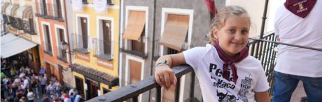 Martina González Armero da el pregón infantil de San Mateo y llena de ilusión la Plaza Mayor