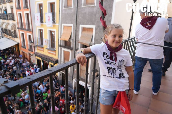 Martina González Armero da el pregón infantil de San Mateo y llena de ilusión la Plaza Mayor