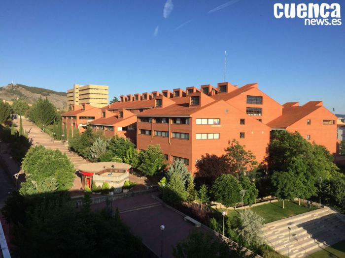 La UCLM abre el plazo de solicitud para 233 becas de colaboración en servicios para estudiantes de grado y máster