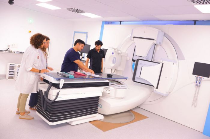 Comienzan los trabajos de preparación del Acelerador Lineal en el Hospital Universitario de Cuenca
