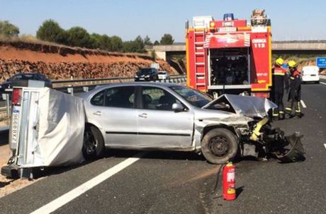 Una mujer fallece y un joven resulta herido en un accidente en la A-3 en Graja de Iniesta