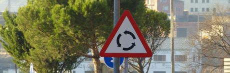 El Ayuntamiento de Cuenca adjudica contratos para señalización, Policía Local y mejoras urbanas por más de 10 millones de euros