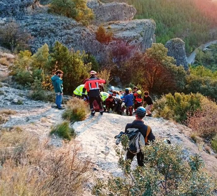 Escaladora herida tras caer cinco metros en la Cueva de la Zarza y trasladada en UVI a Cuencara herida tras caer cinco metros en la Cueva de la Zarza y trasladada en UVI a Cuenca