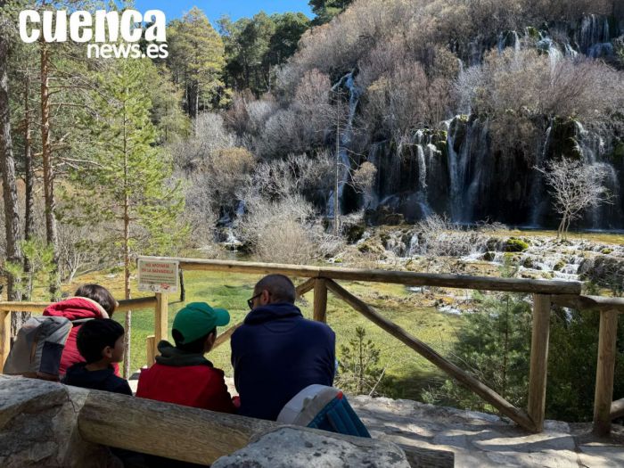 Turistas en el nacimiento del río Cuervo