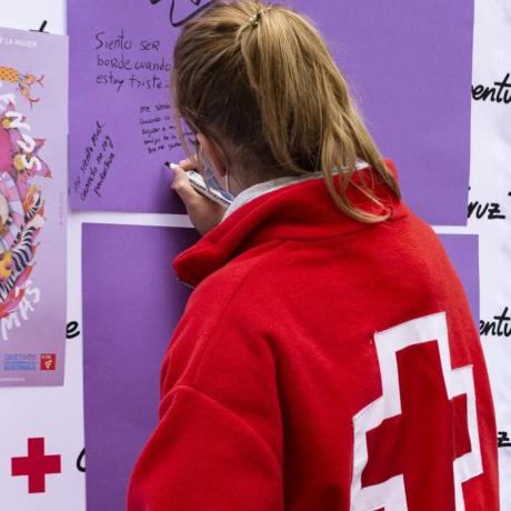 Una obra de teatro y juegos en la calle, entre la decena de propuestas de Cruz Roja para celebrar el 8M bajo el lema "Más mujeres liderando"