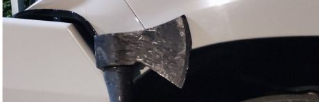 Detenido en la A-3 tras atacar a la Guardia Civil con un hacha durante un robo