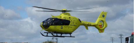 Dos hombres resultan gravemente heridos tras un choque frontal entre un camión y una furgoneta en Villanueva de la Jara