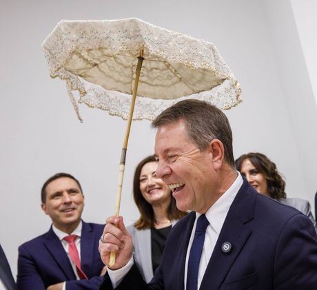 García-Page inaugura el nuevo centro de mayores y centro de día de Tarancón, financiado con fondos europeos