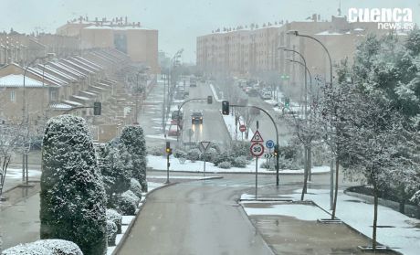Precaución en las carreteras de Cuenca ante la llegada de nieve y lluvias en plena operación salida de Navidad