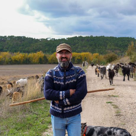 Rodrigo González, promotor de la quesería ‘La Cabra tira al Monte’, clasificado para la final del programa Tierra de Oportunidades de CaixaBank.