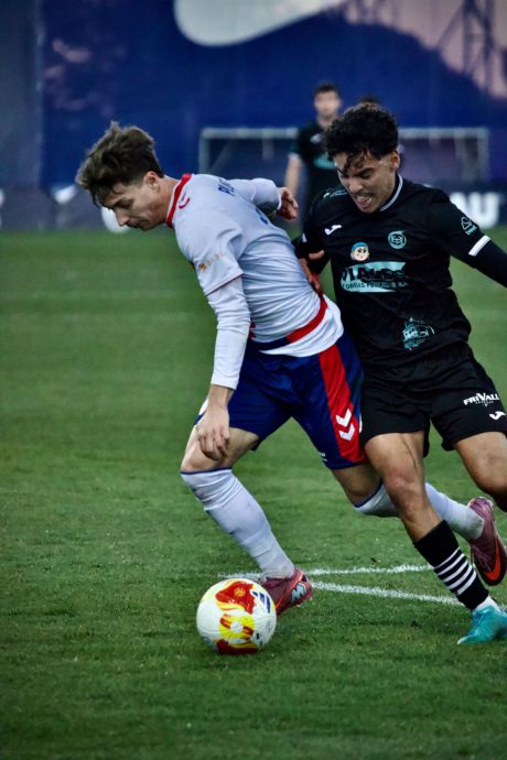El Rayo Majadahonda impone su pegada y frena al Conquense (2-0)