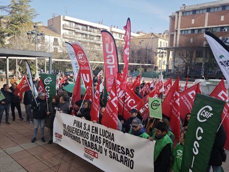 Los sindicatos de Pinasa trasladan a la Subdelegación del Gobierno la grave situación de la plantilla por los impagos